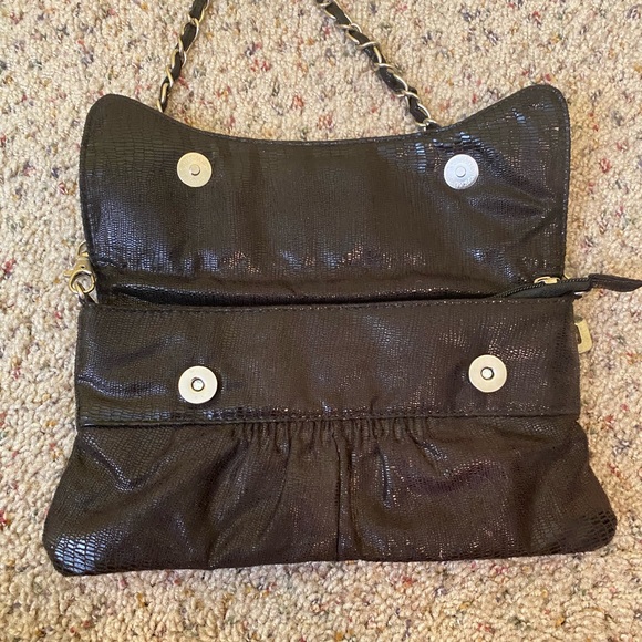 Black Purse Shiny Double Button Closure Silver Chain - Picture 4 of 8